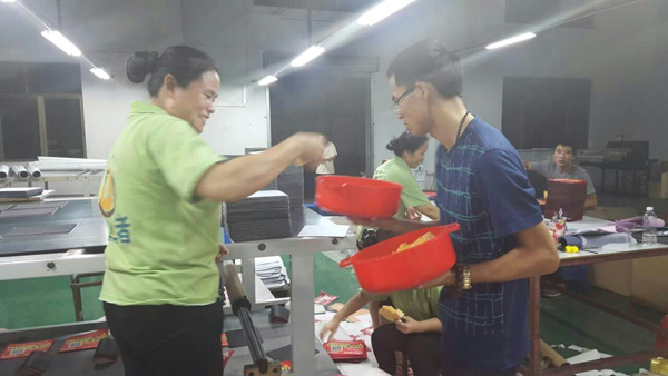 給車間同事送哈密瓜 給車間同事送哈密瓜