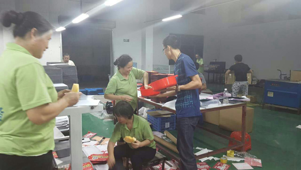 給車間同事送哈密瓜 給車間同事送哈密瓜